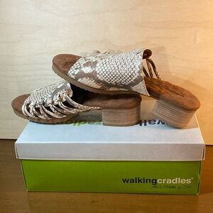 Walking Cradles Cream Textured Mules – Women’s 10